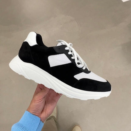 CAVERN CORNER X WARÉN LIU RUNNER - BLACK