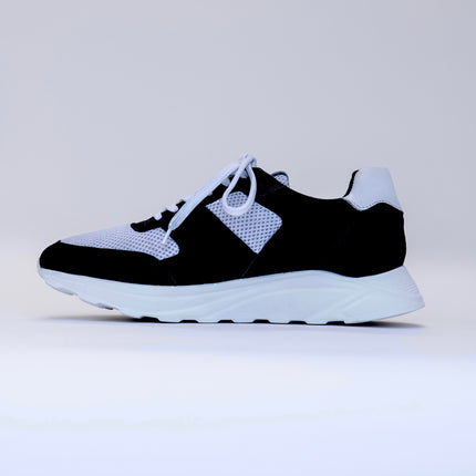 CAVERN CORNER X WARÉN LIU RUNNER - BLACK