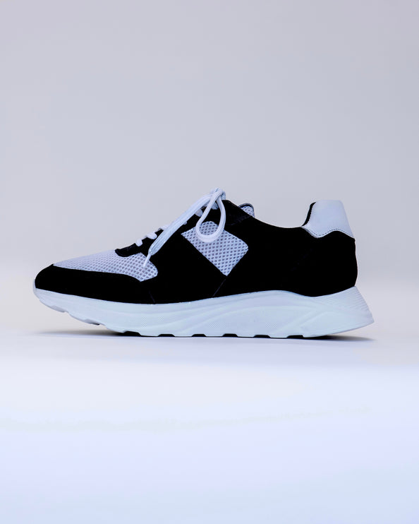 CAVERN CORNER X WARÉN LIU RUNNER - BLACK