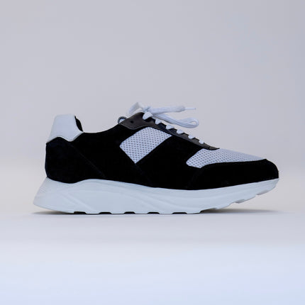 CAVERN CORNER X WARÉN LIU RUNNER - BLACK
